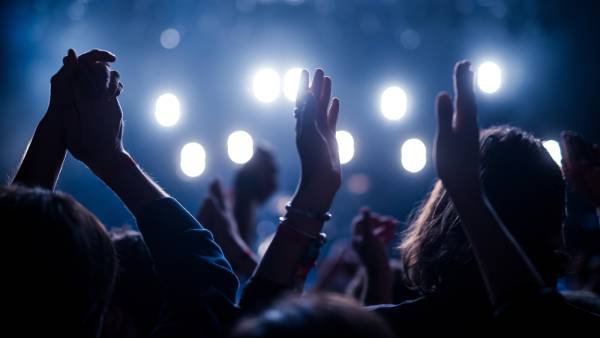 programmazione teatri milano 1 programmazione teatri milano: pubblico che applaude