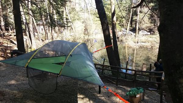 tenda sospesa Posti particolari dove dormire: Tenda Sospesa