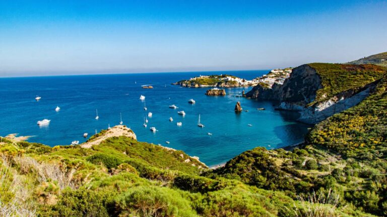 traghetti ponza 2 Panorama isola di Ponza