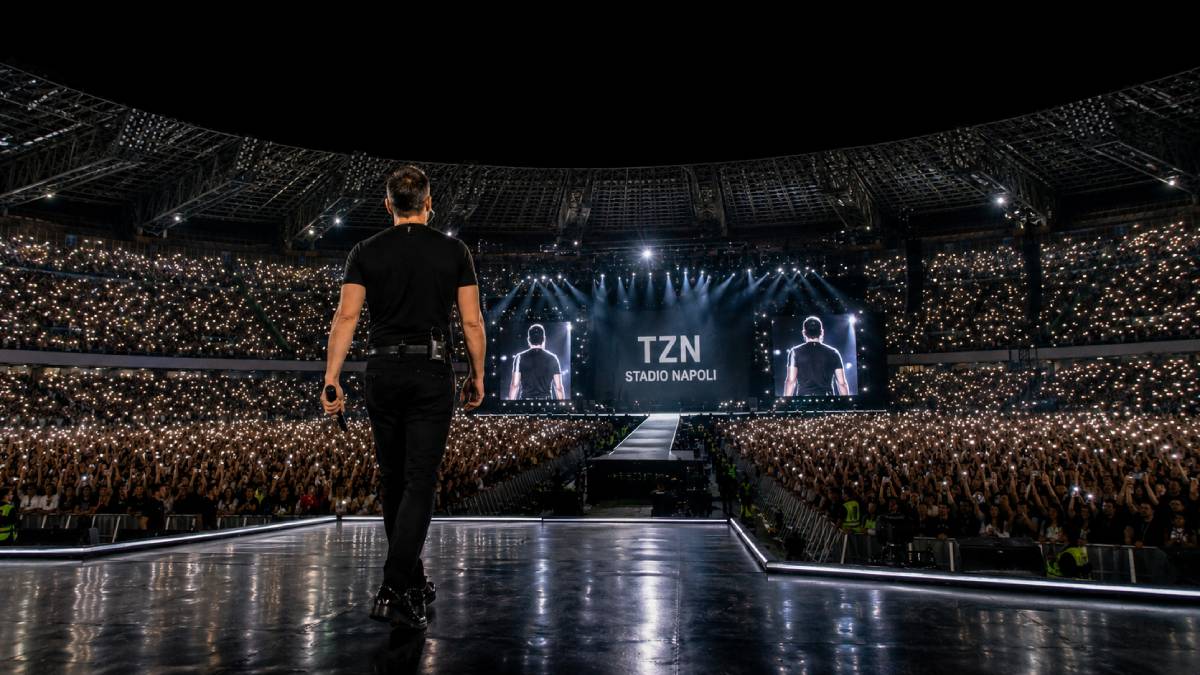 Tiziano Ferro in concerto allo stadio Maradona di Napoli