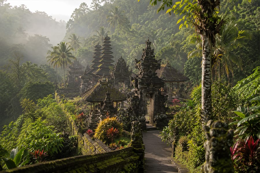 Tempio induista immerso nella natura a Bali