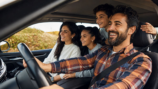 Famiglia in auto in direzione Reggia di Caserta