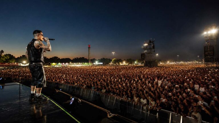 Sfera Ebbasta alla Visarno Arena