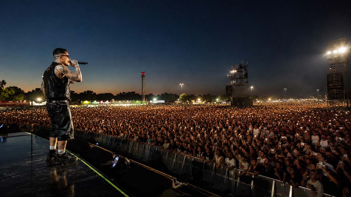 Sfera Ebbasta alla Visarno Arena