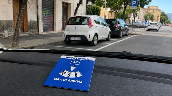 Parcheggio libero su strisce