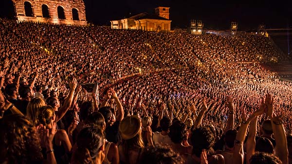 Pubblico dell'Arena di Verona