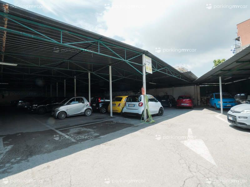 Parcheggi coperti sotto tettoia Economy Parking - Porto Napoli