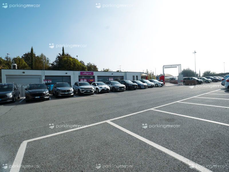 Posti auto scoperti Parcheggi Low Cost - Aeroporto Verona