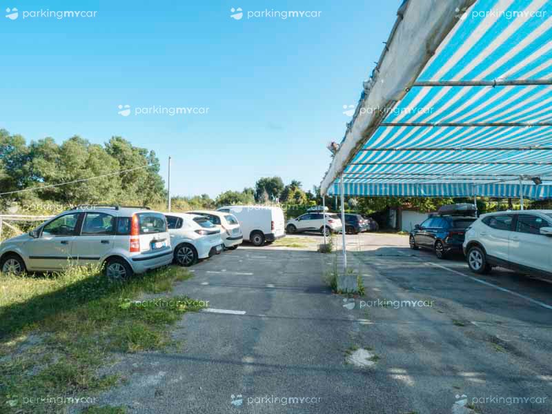 Posti auto sotto tettoia Gran Garage Colli Aminei - Aeroporto Napoli
