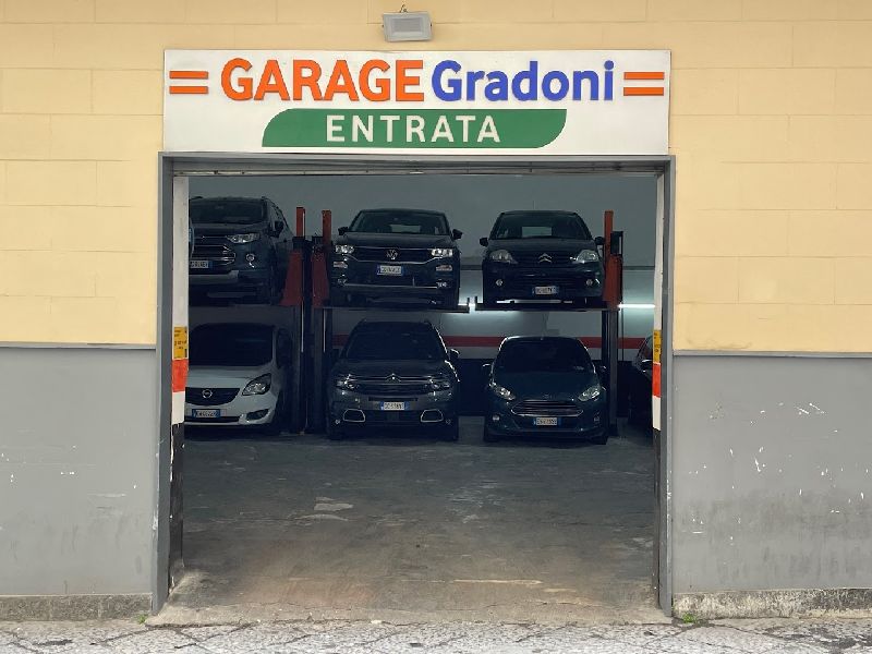Ingresso Garage Gradoni - Napoli centro città