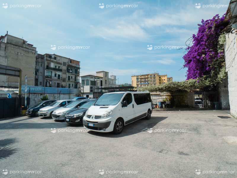 Posti auto scoperti Posti auto sotto tettoia Garage Cristian - Napoli stazione centrale