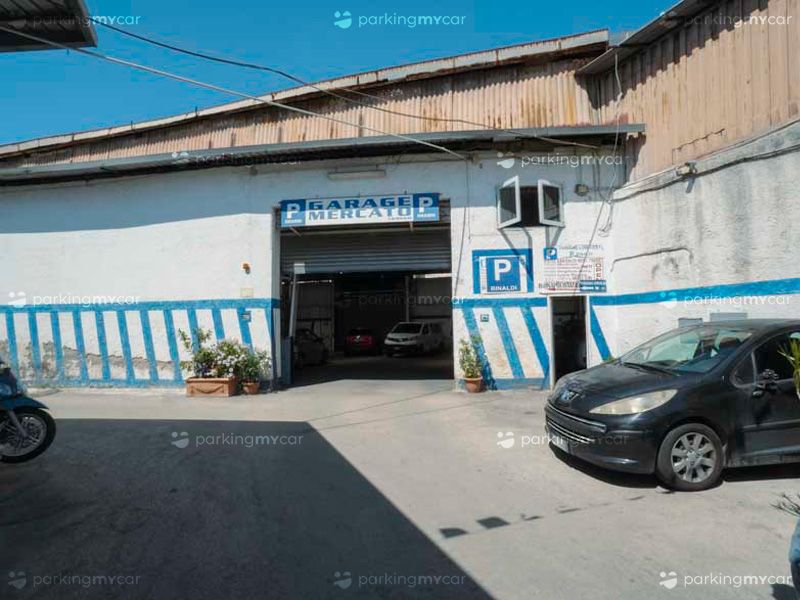 Ingresso parcheggi al coperto Garage Rinaldi - Napoli centro città