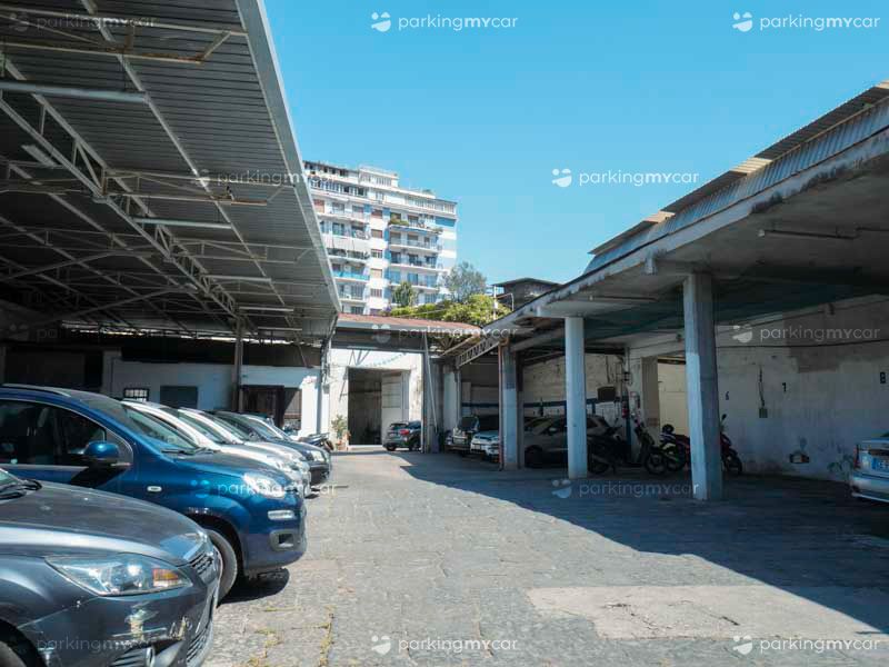 Posti auto sotto tettoia Garage Rinaldi - Napoli centro città