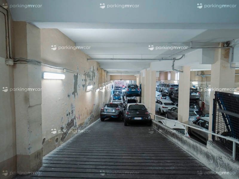 Parcheggi coperti Garage Metro 82 - Napoli centro città