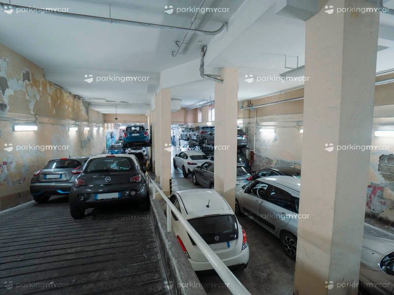 Parcheggi coperti Garage Metro 82 - Napoli centro città