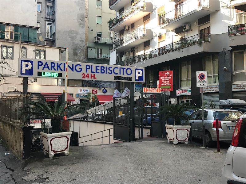 Ingresso Parking Plebiscito - Napoli centro città
