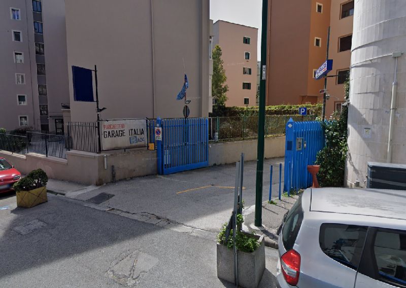 Ingresso Garage Italia - Napoli centro città