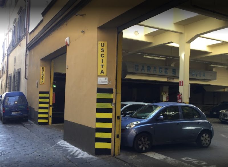 Ingresso Garage Santa Trinita - Firenze centro città