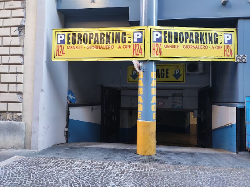 Ingresso Euro Parking Garage - Roma centro città