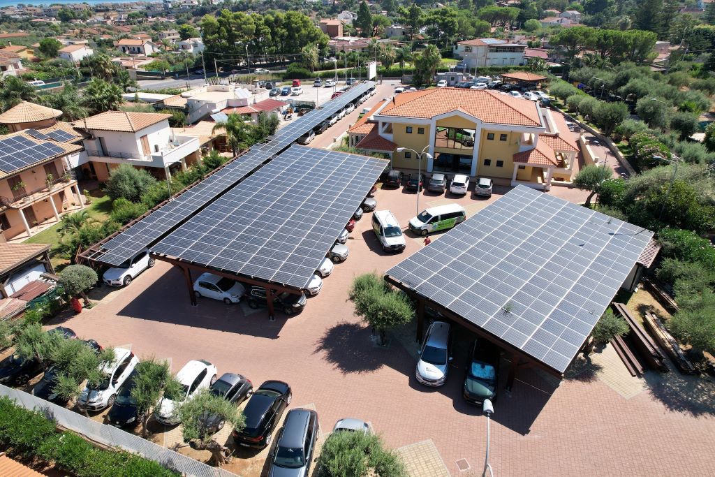 Visuale dall'alto tettoie fotovoltaiche Park & Fly - Aeroporto Palermo