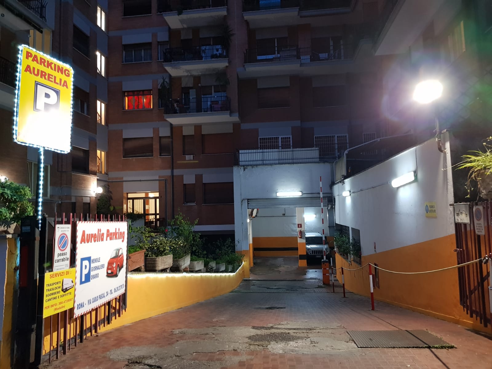 Ingresso visto da fuori Aurelia Parking - Roma centro città