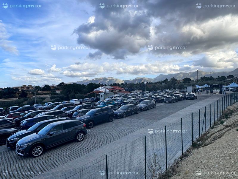 Posti auto all'aperto Instapark - Aeroporto Palermo