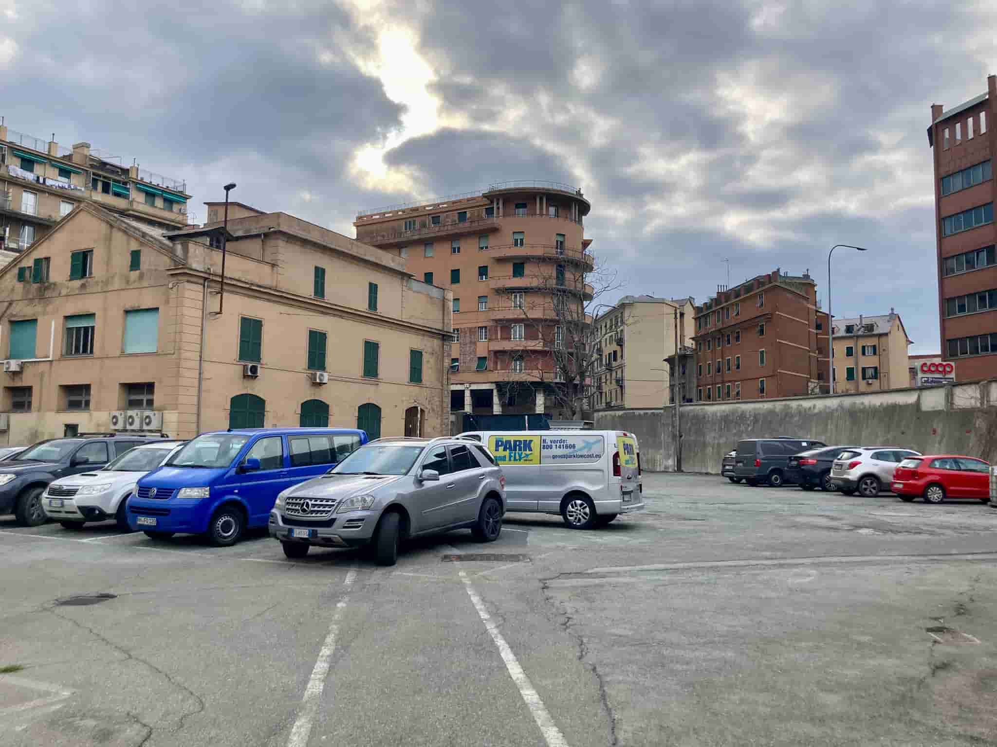 Posti auto all'aperto Genoa Park And Fly Scoperto - Porto Genova
