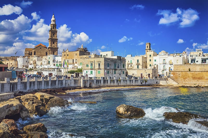 Vista del centro storico di Monopoli dalla Cala Porta Vecchia