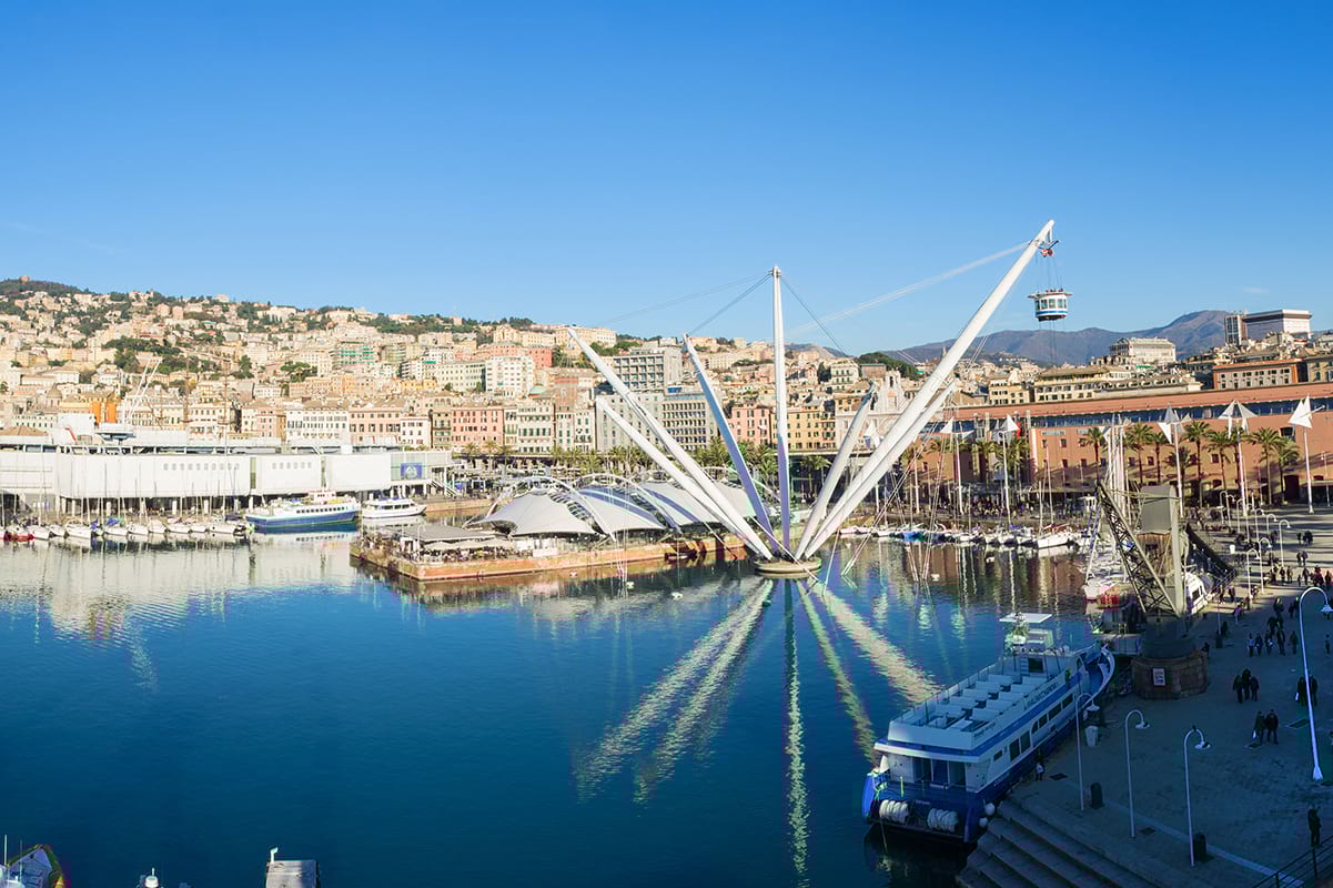 Vista porto di Genova