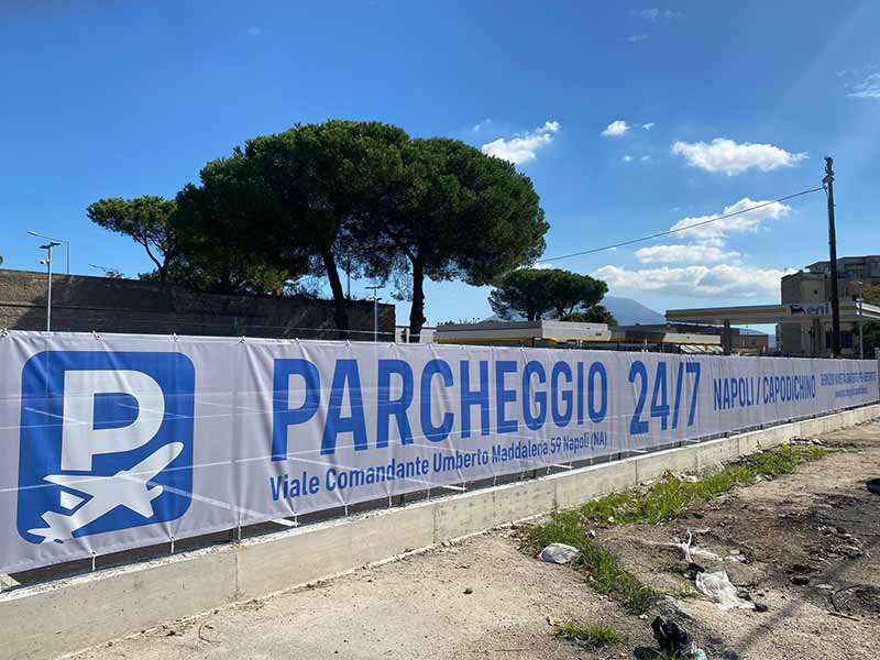 Parcheggio Capodichino - Aeroporto Napoli Insegna Parcheggio Capodichino - Aeroporto Napoli