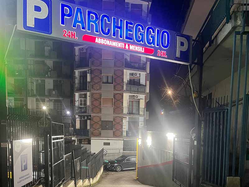 Garage Parking - Napoli centro città Ingresso Garage Parking - Napoli centro città