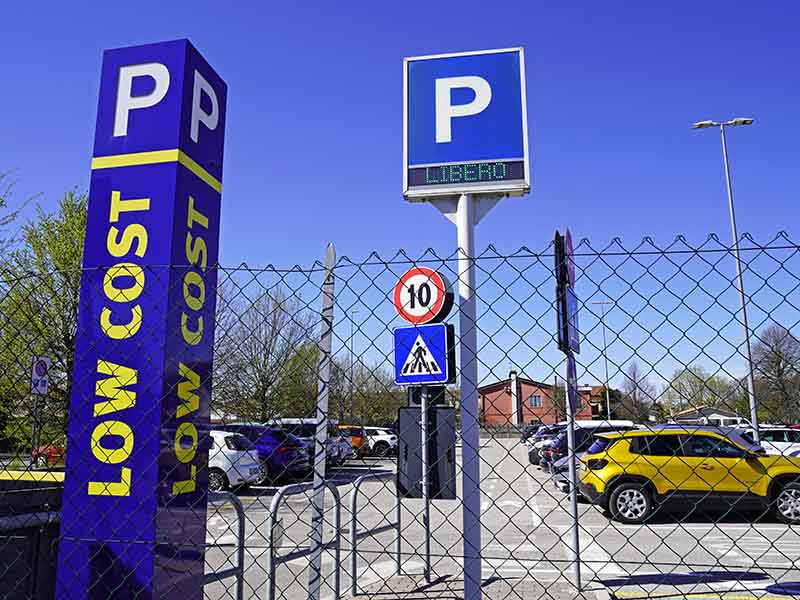 Park Low Cost - Aeroporto Treviso Insegna Park Low Cost - Aeroporto Treviso