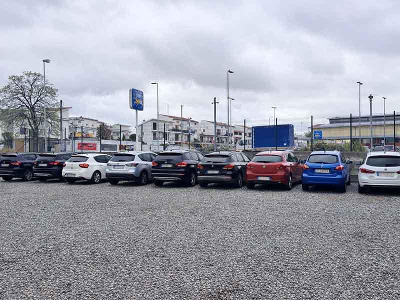 Petit Parking - Porto Milazzo Auto parcheggiate Petit Parking - Porto Milazzo