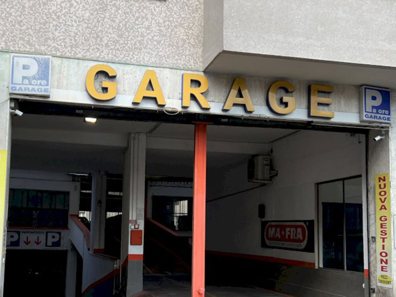Zuretti Parking - Stazione Milano Centrale Ingresso Zuretti Parking - Stazione Milano Centrale