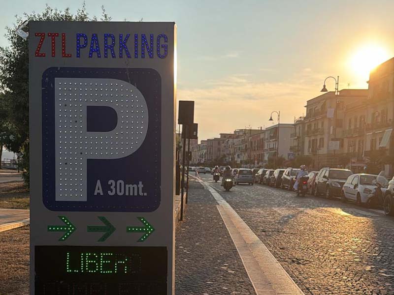 ZTL Parking - Porto Pozzuoli Insegna ZTL Parking - Porto Pozzuoli