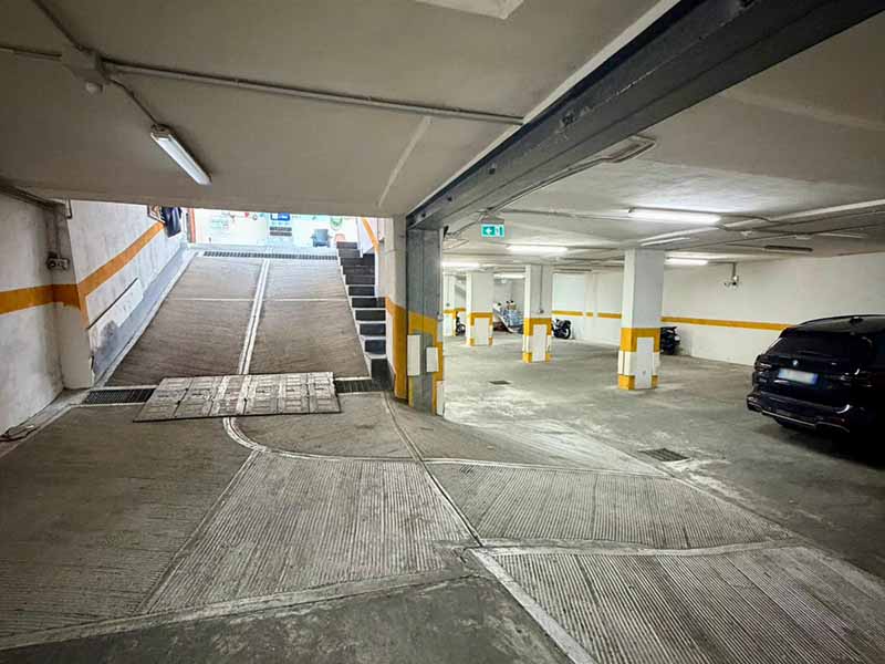 ZTL Parking - Porto Pozzuoli Rampa vista da dentro ZTL Parking - Porto Pozzuoli