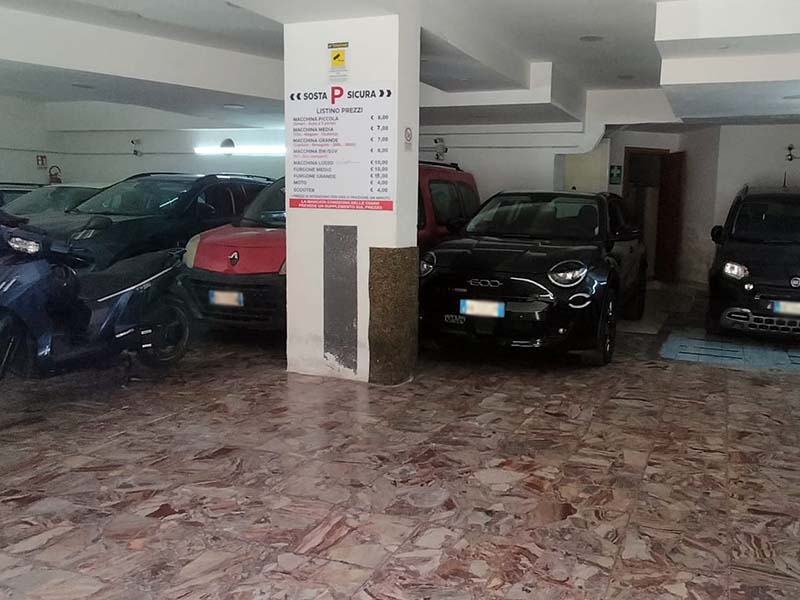 Parking Sosta Sicura - Napoli Centro Parking Sosta Sicura - parcheggio coperto in centro a Napoli